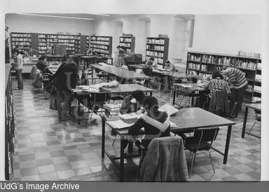 Biblioteca de l'Edifici del Seminari de Girona. [Photograph]