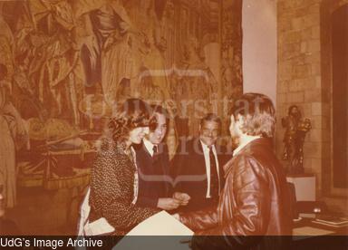 Entrega de títols dels alumnes de les tres primeres promocions de l'EUPG. [Photograph]