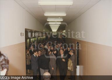 Visita de les instal·lacions de la Politècnica. [Photograph]